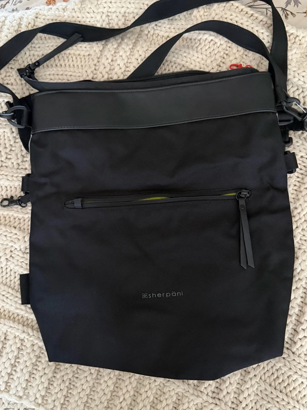 Sherpani Black Minimalist Crossbody Messenger Bag